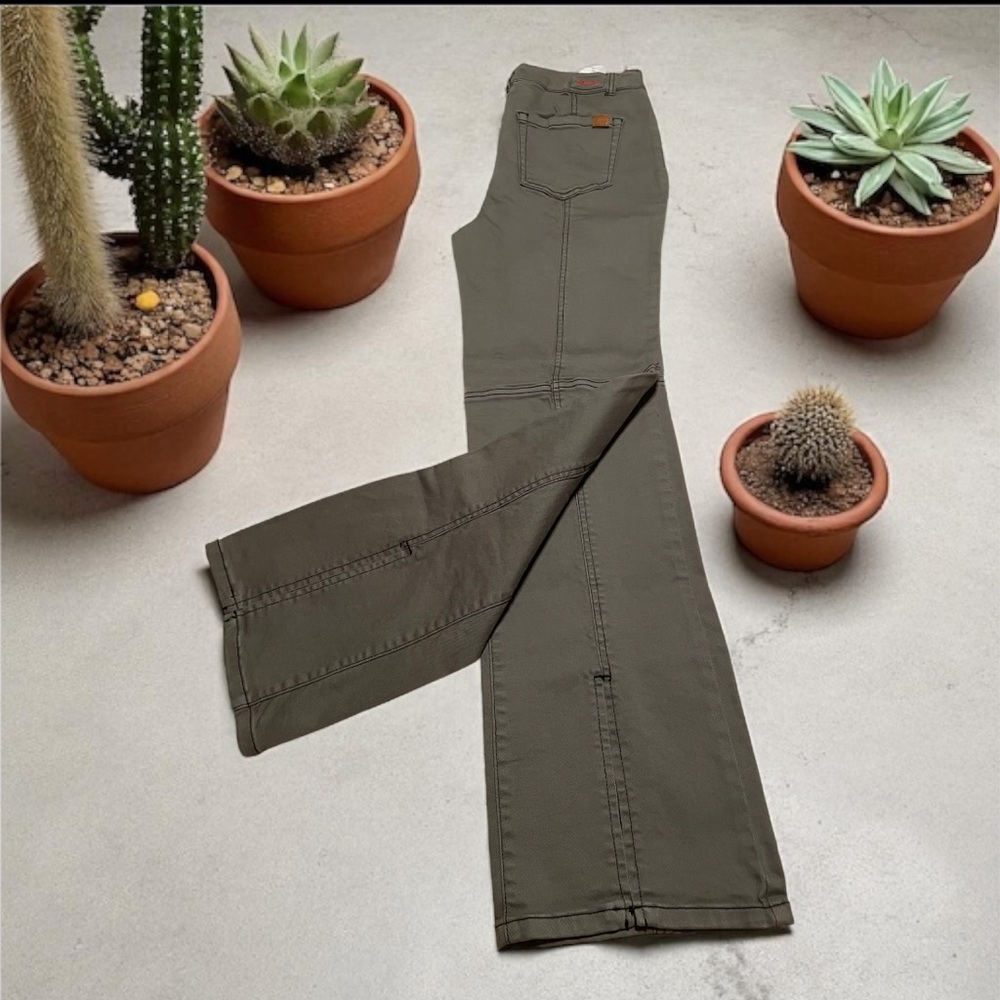 Peace Love World Olive Jeans, 8 “ Front Slits
Stitching Details ~ NWOT ~size 4 L